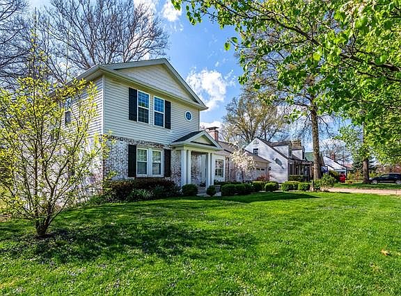 3rd image of 835 Deaver Ln