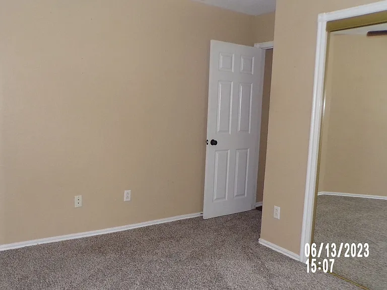 2420 SW 44th St — Photo 28