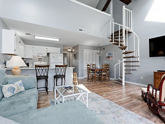 4th image of 1881 Colony Dr. #8-L
