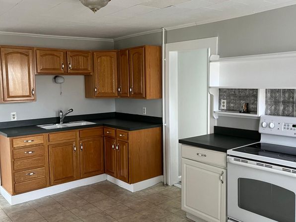 11 N Main St APT 2