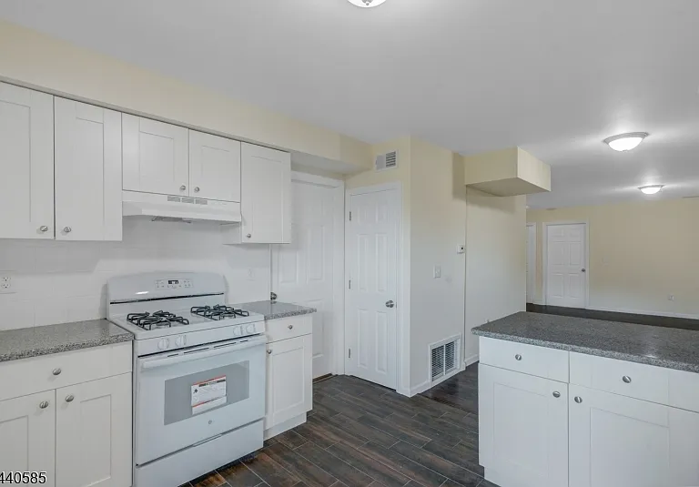 83-85 Summit Ave #3A — Photo 9