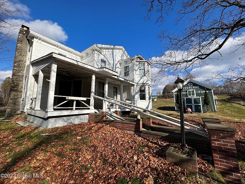 3rd image of 11 Schoolhouse Road