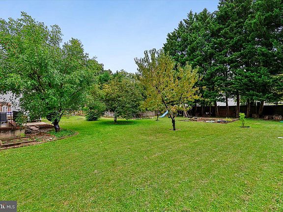 5th image of 18308 Powhatan Ct