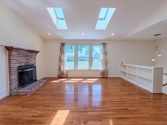 4th image of 37 Parkwood Dr #0