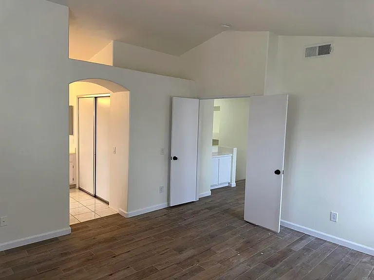 420 Sanibelle Cir #100 — Photo 3