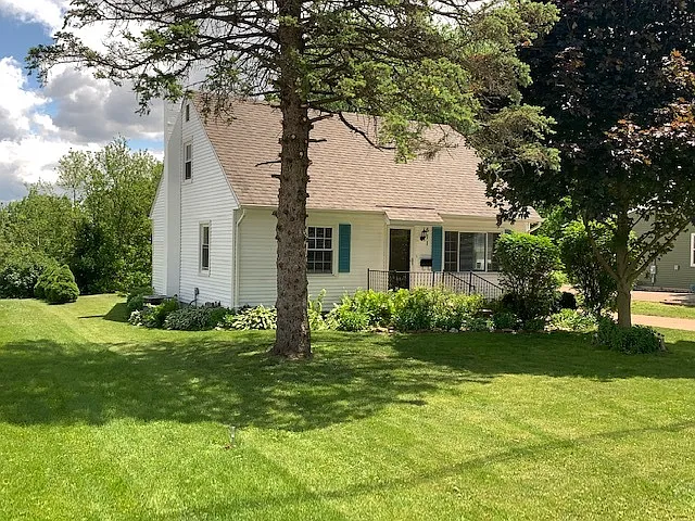 611 Esta Dr photo 1