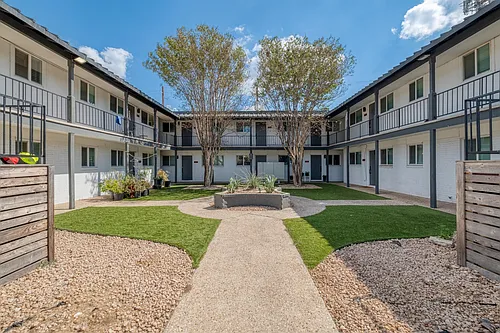 CrestHaus Apartments Photo 1