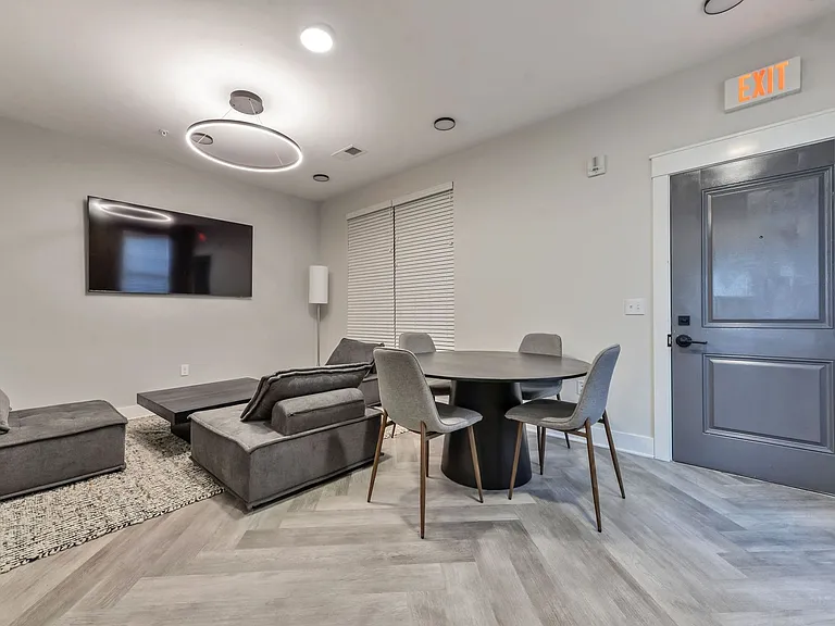 Beautiful luxury apartments available close to downtown! — Photo 31