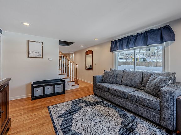 2nd image of 1 E Hobart Street