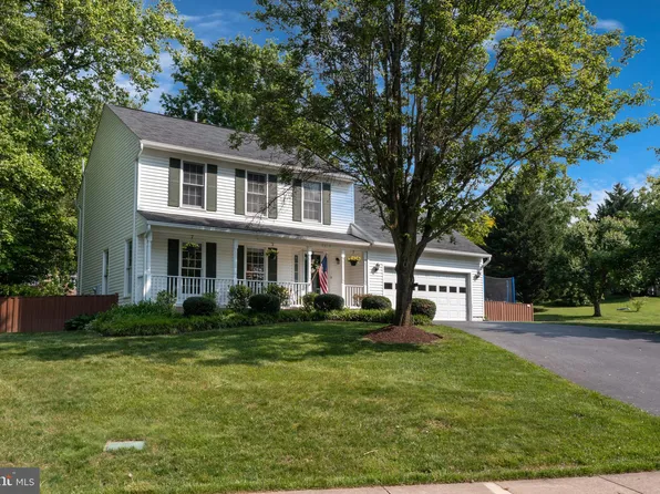 8019 Oak Bridge Ln, Fairfax Station, VA 22039