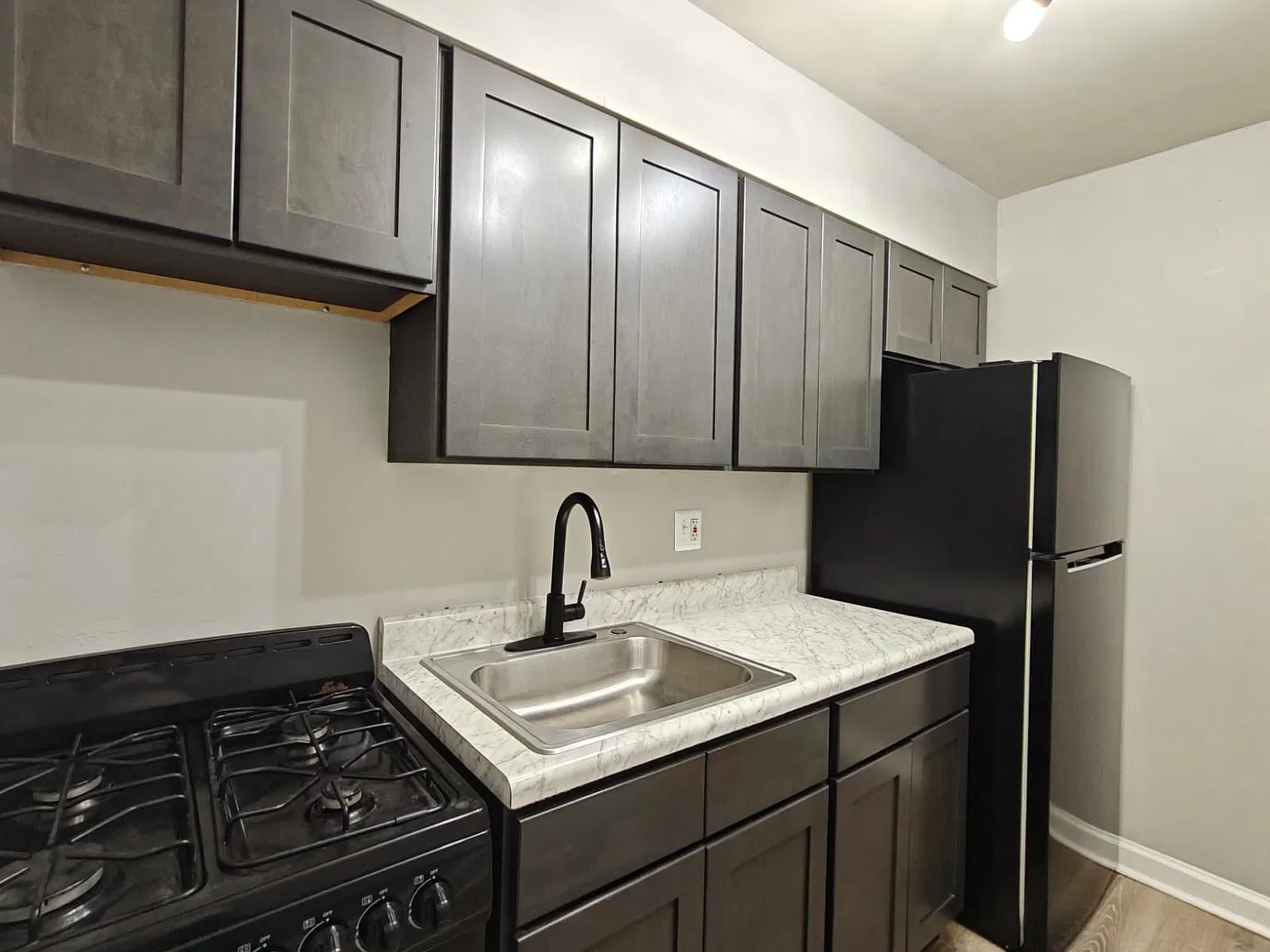 121 Forest Ave — Photo 2