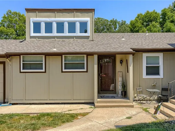 1017 NW 70th Ct, Kansas City, MO 64118