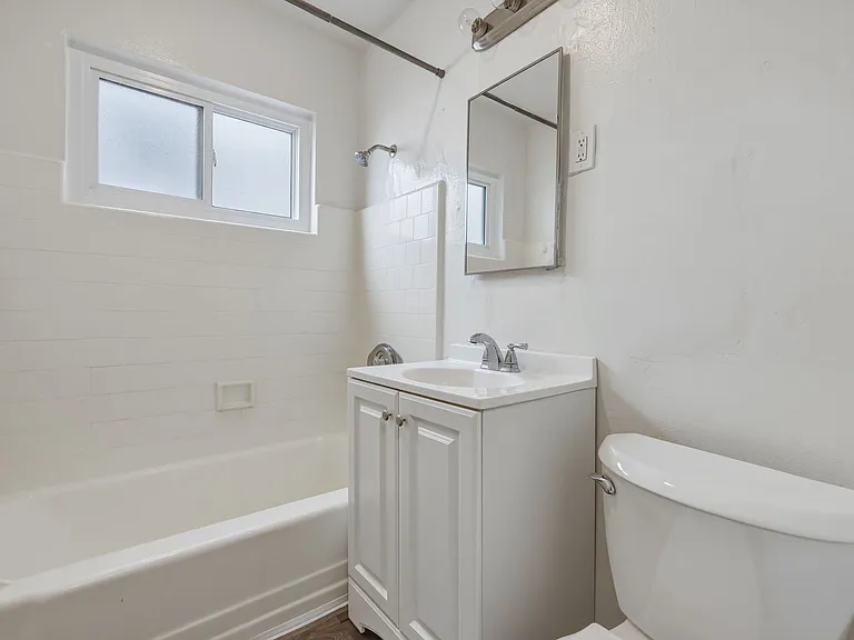 2424 24305 India Street 2429 2435.5 Kettner Blvd — Photo 8