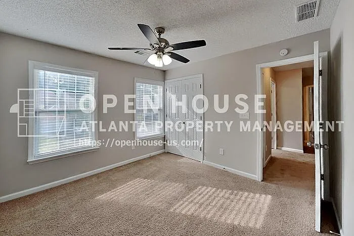 596 Lullingstone Dr SE — Photo 15