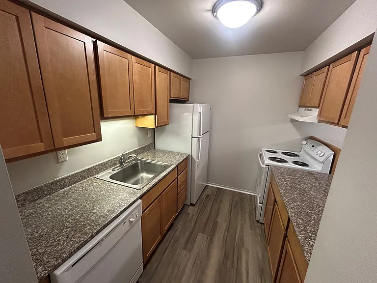 Woodland Villa Apartments — Photo 39