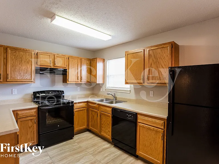 10320 Liverpool Way — Photo 5