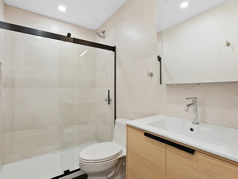 590 Orange St #4 — Photo 20