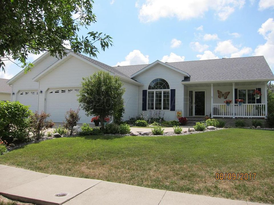 1st image of 749 Lakeridge Dr