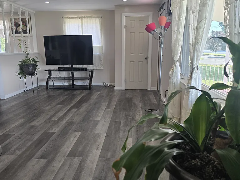 77 Marion Rd — Photo 7