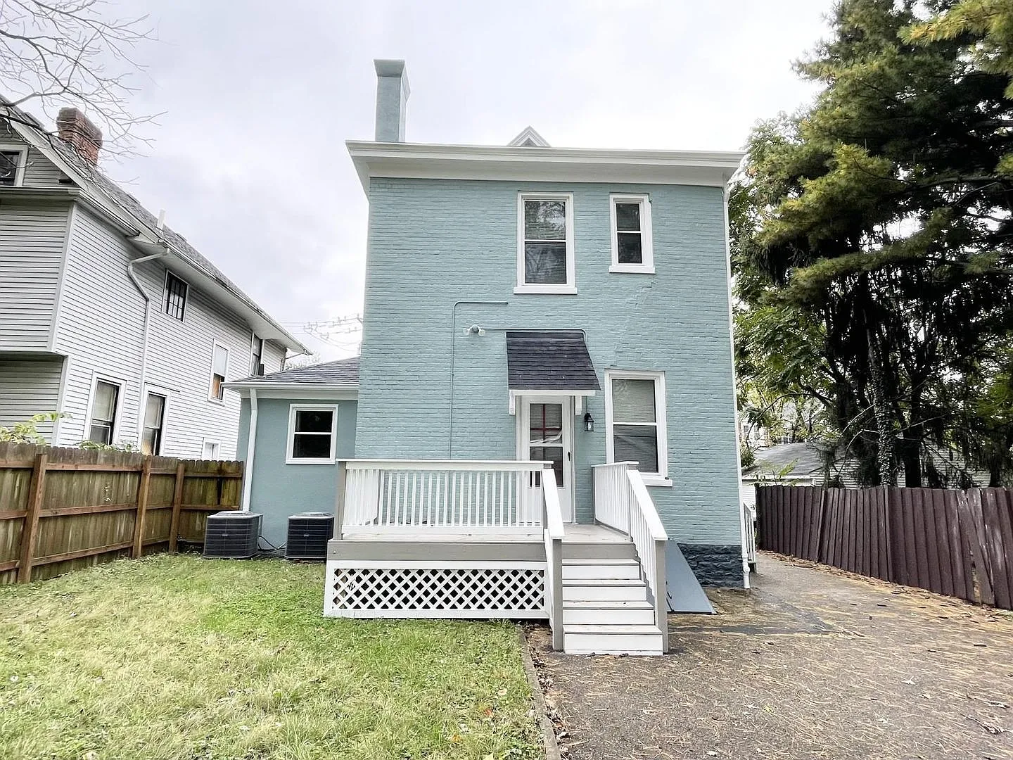 2 bed, 1.0 bath, $1,295 — Photo 2