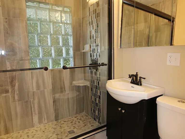 4816 Burt St #1/2-2 — Photo 9