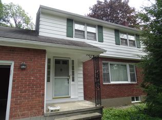 1046 Merlin Dr, Niskayuna, NY 12309