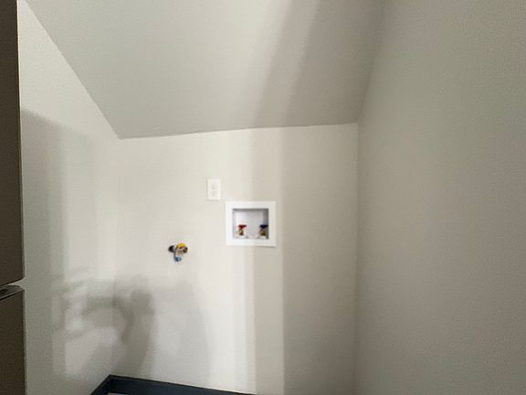 4th image of 115 Hollywood Ave Floor 1