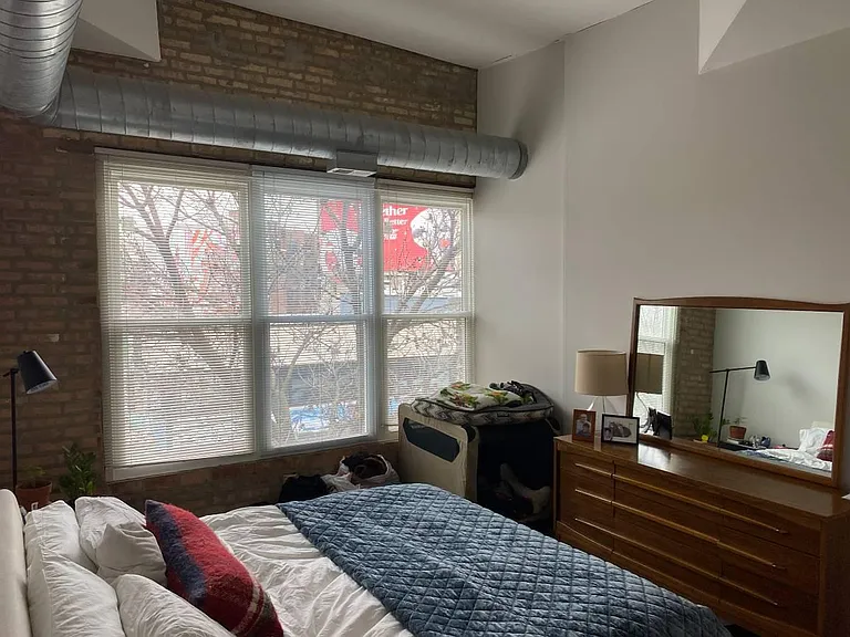 1855 N Oakley Ave #B — Photo 8