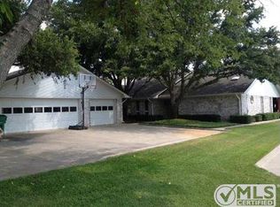 433 Kiowa Dr W, Lake Kiowa, TX 76240