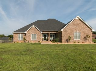 818 Little Springs Rd, Clarksville, TN 37040