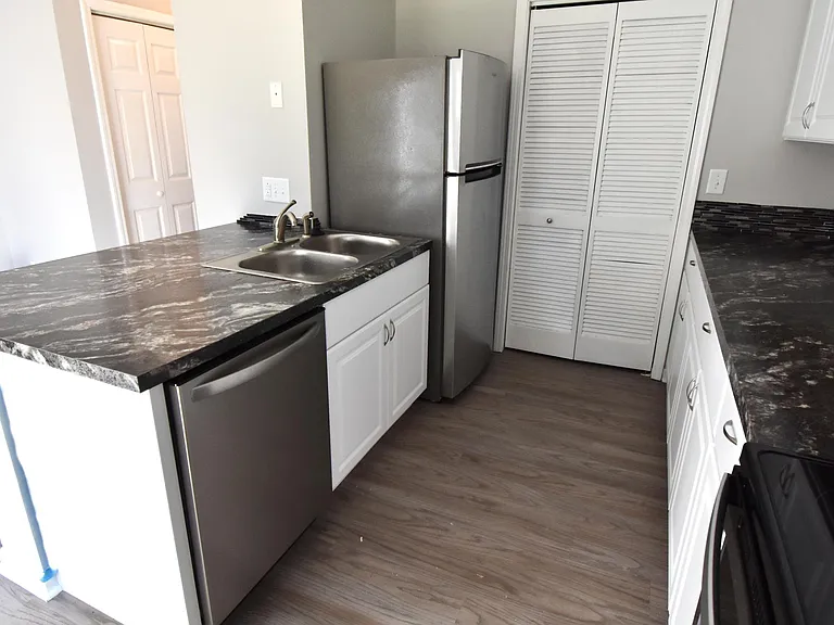 620 S Main St #5 — Photo 4