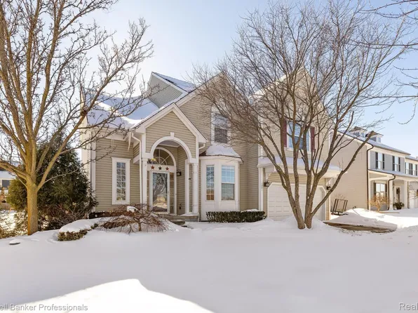 1091 Cross St, Oxford, MI 48371