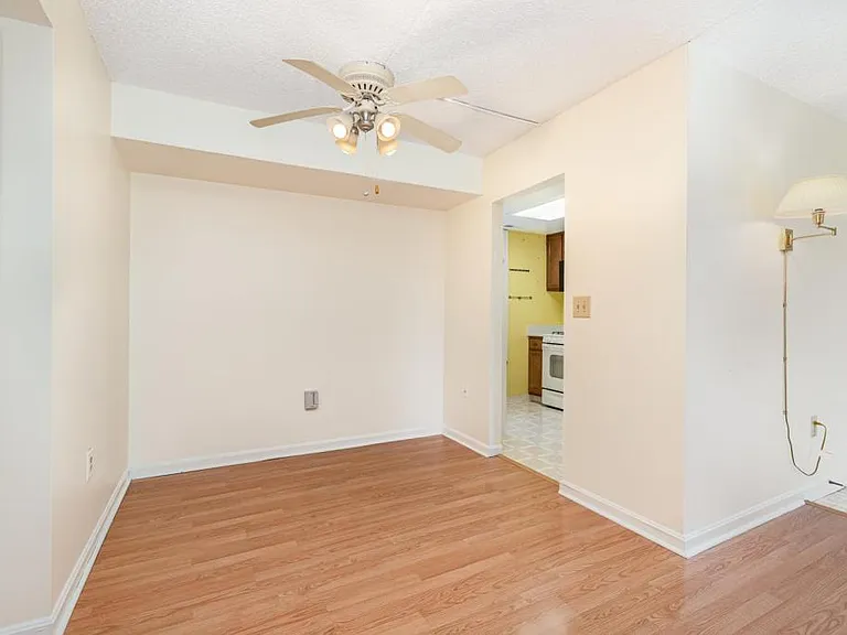 1210 Hampton Hill Ct #H — Photo 6