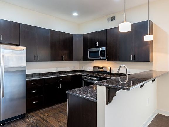2nd image of 192 Bloomfield Ave #3C