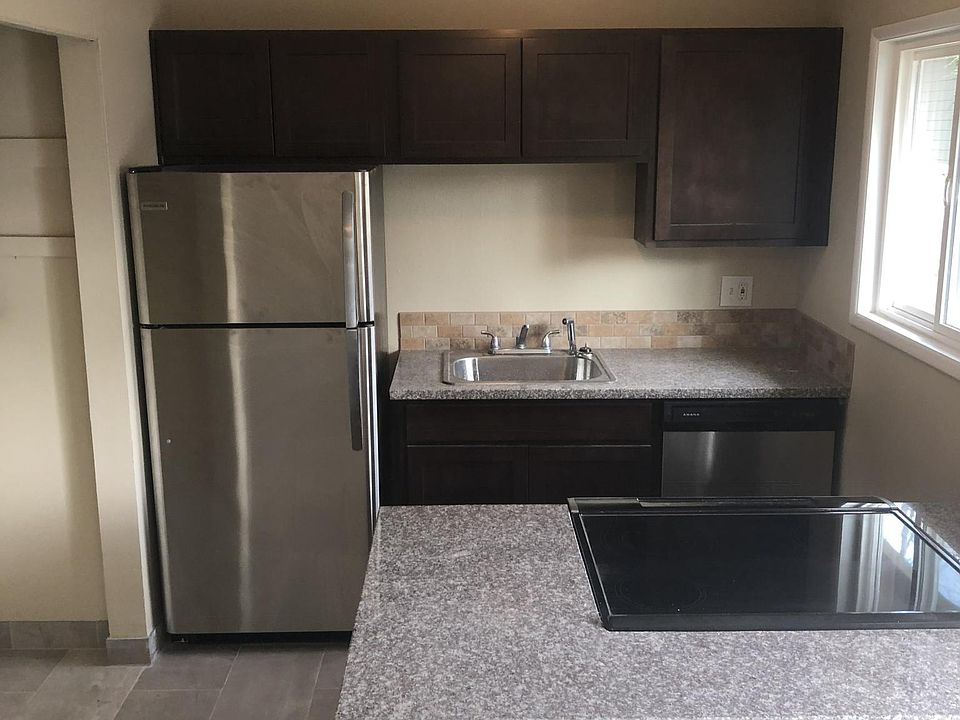 2nd image of 3016 Falk Rd