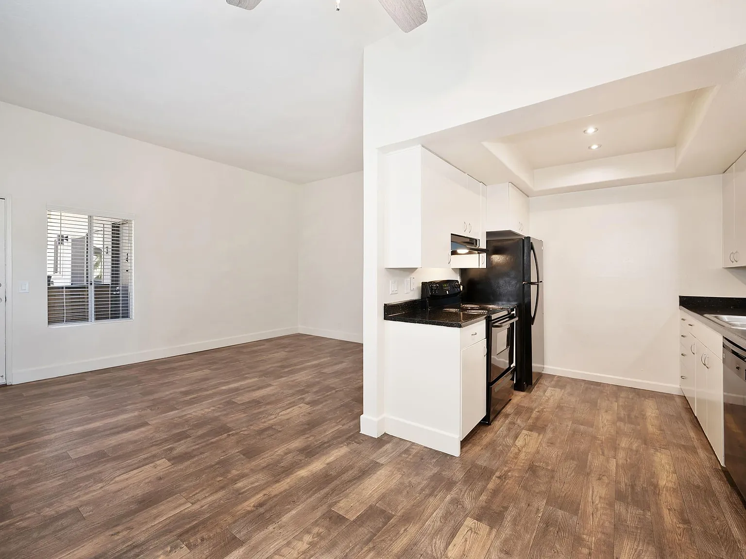 Elan Beachpointe Carlsbad — Photo 4