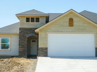 214 N 89th Ave, Yakima, WA 98908