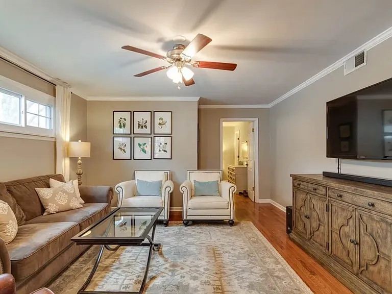 3878 Lytle Cir — Photo 2