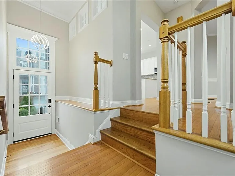 319 Creekbank Way SE — Photo 2