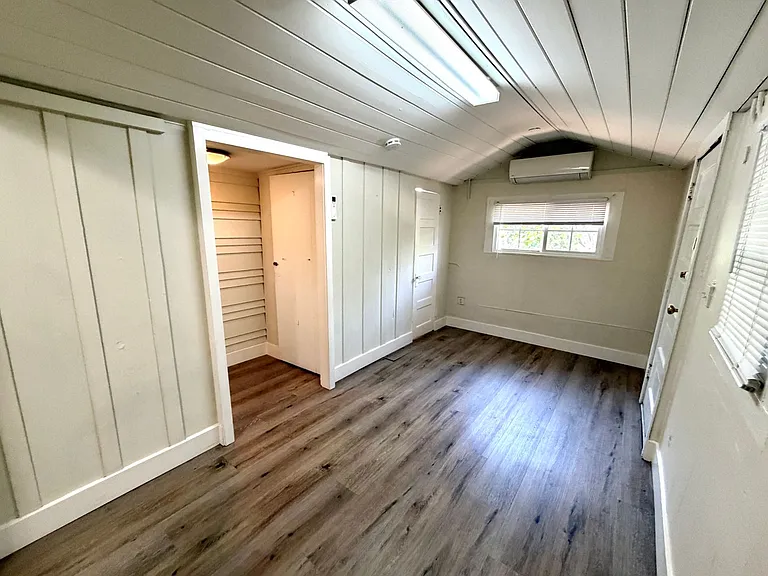 1273 N College Ave — Photo 11