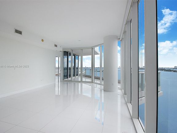 4th image of 2020 N Bayshore Dr APT 1702
