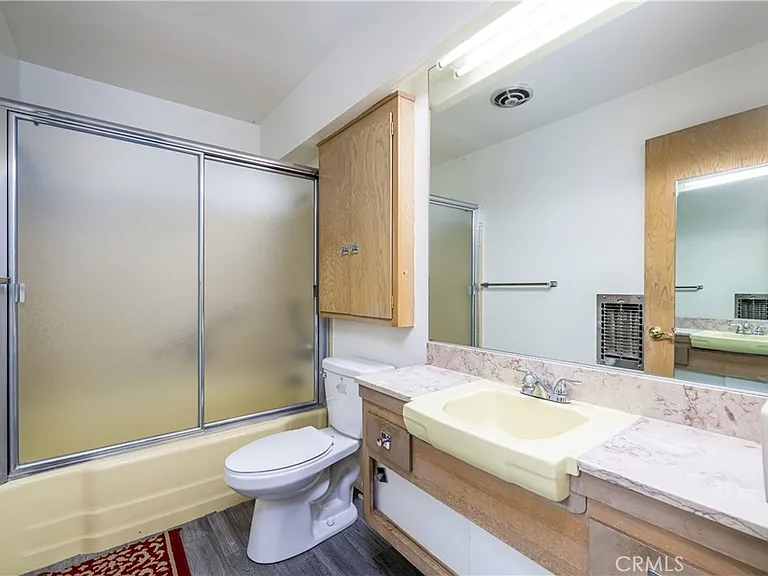 18349 Hiawatha St — Photo 24