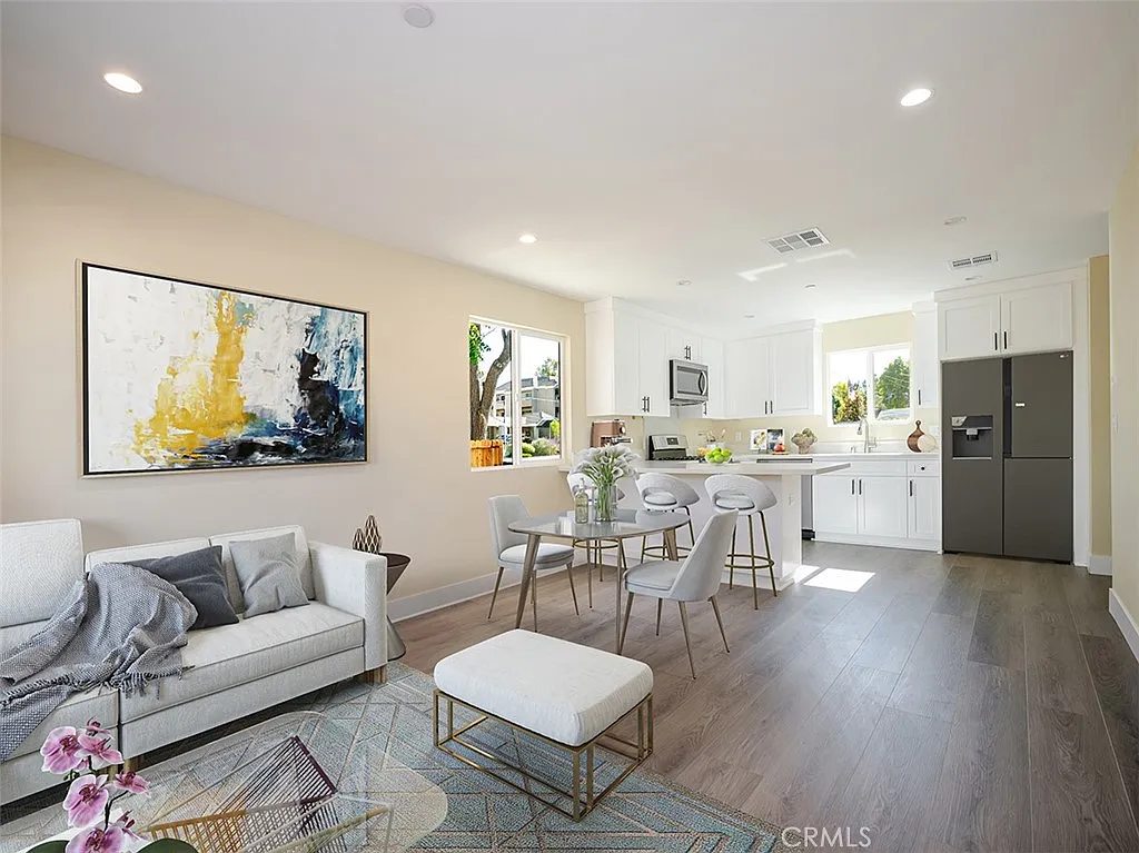 3 bed, 2.5 bath, 1300 sqft, $3,900 — Photo 4