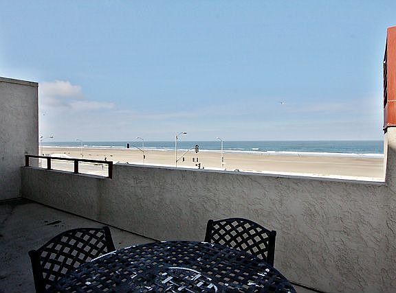 2nd image of 875 La Playa St APT 379
