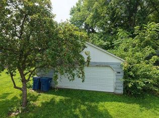 1019 Chestnut St, Buffalo, IA 52728