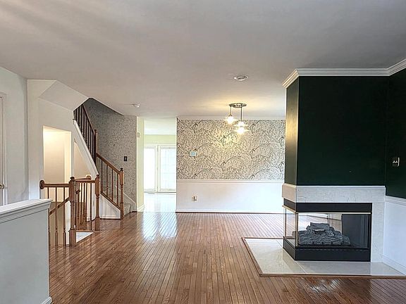 3rd image of 937 Walnutwood Rd