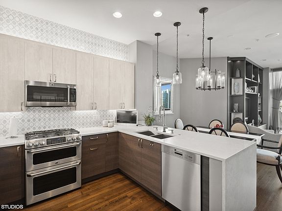 4th image of 500 W Superior St Unit 1713