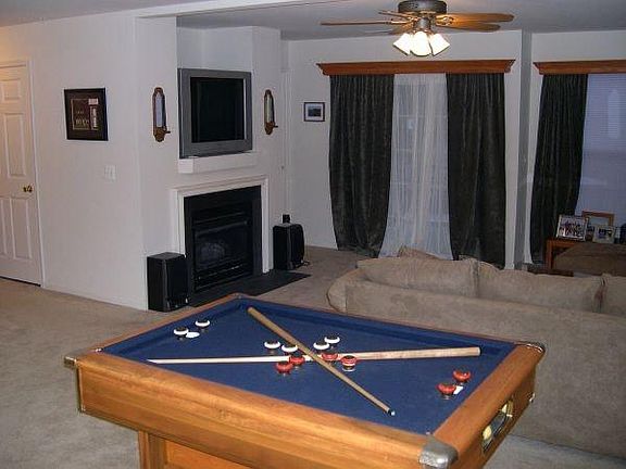 Familyroom/TV/Front Porch Slidder