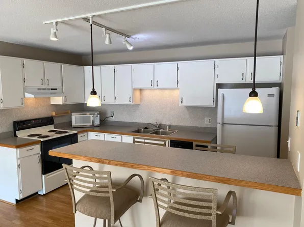 175 County Road B2 E APT 423, Little Canada, MN 55117