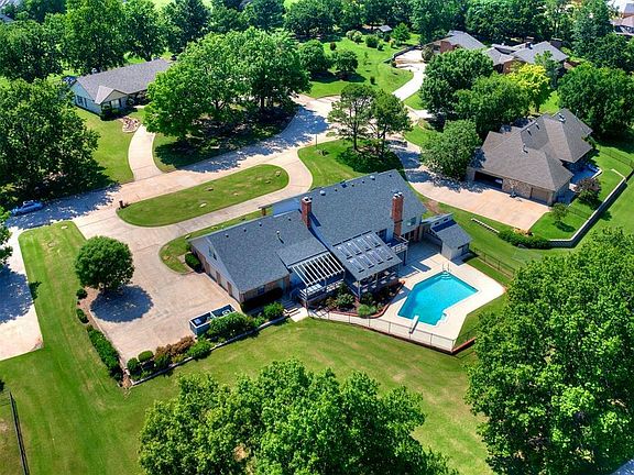 2nd image of 9 Country Club Rd